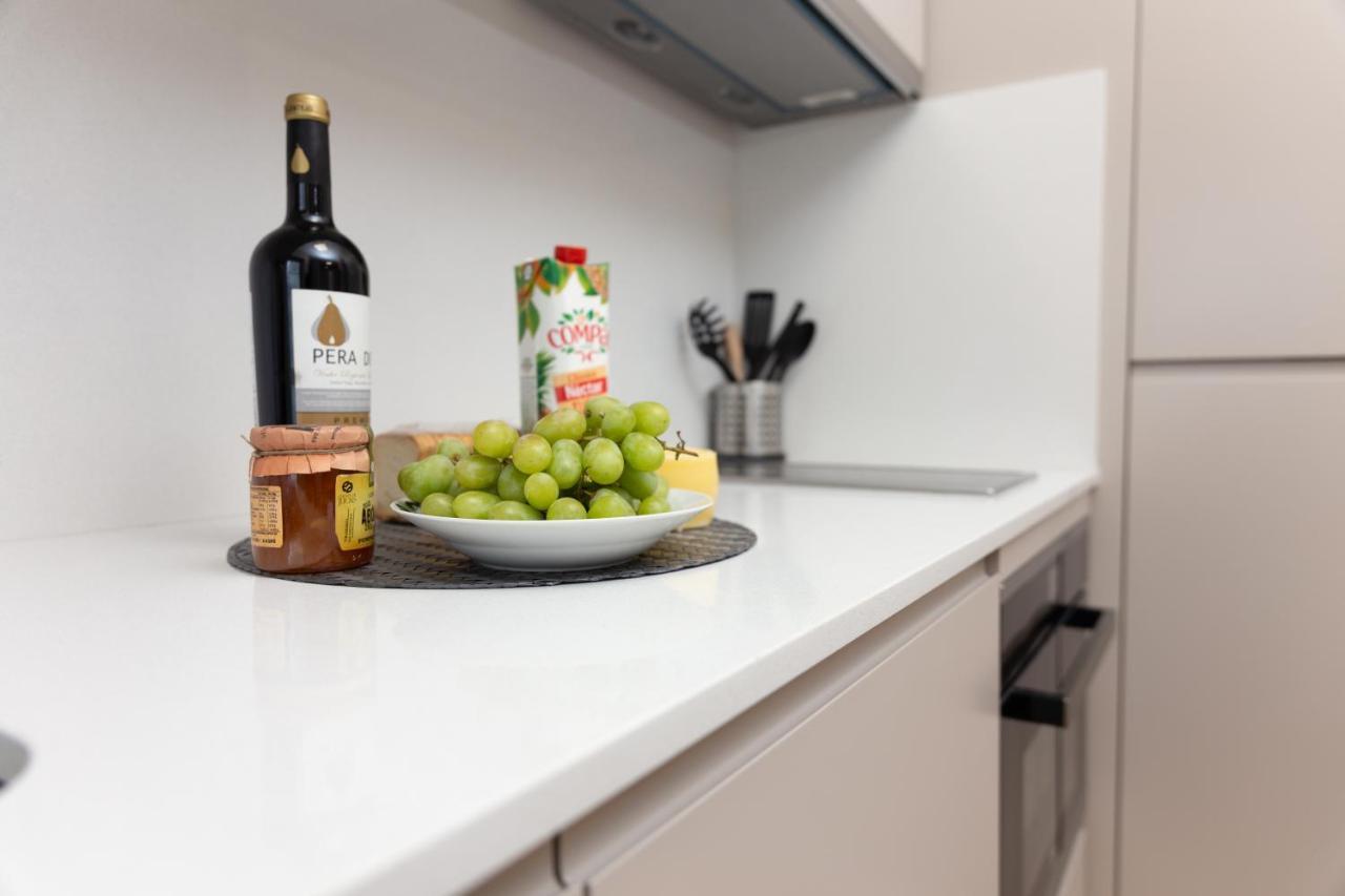 Design Flat In Braga - By Tonsdeverde Bagian luar foto